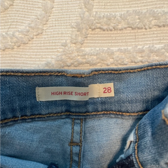 Levi Jean Shorts size 28 - Picture 2 of 3